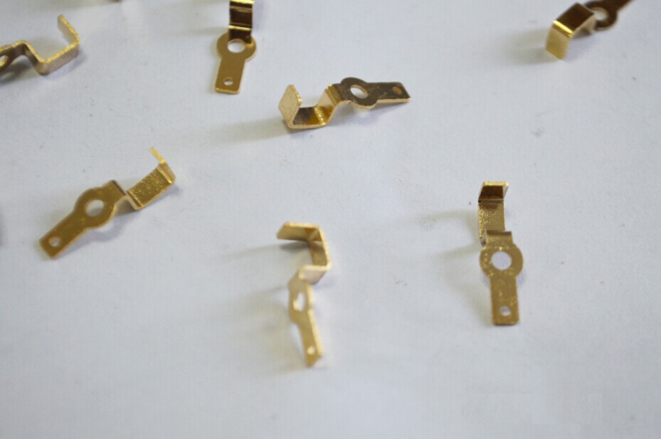 五金冲压弹片模具下机的安全操作技巧